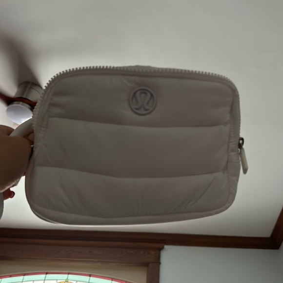 Lululemon Everywhere Belt Bag 2L Wunder Puff 8.27” x 2.24” x 5.75” - Picture 6 of 8
